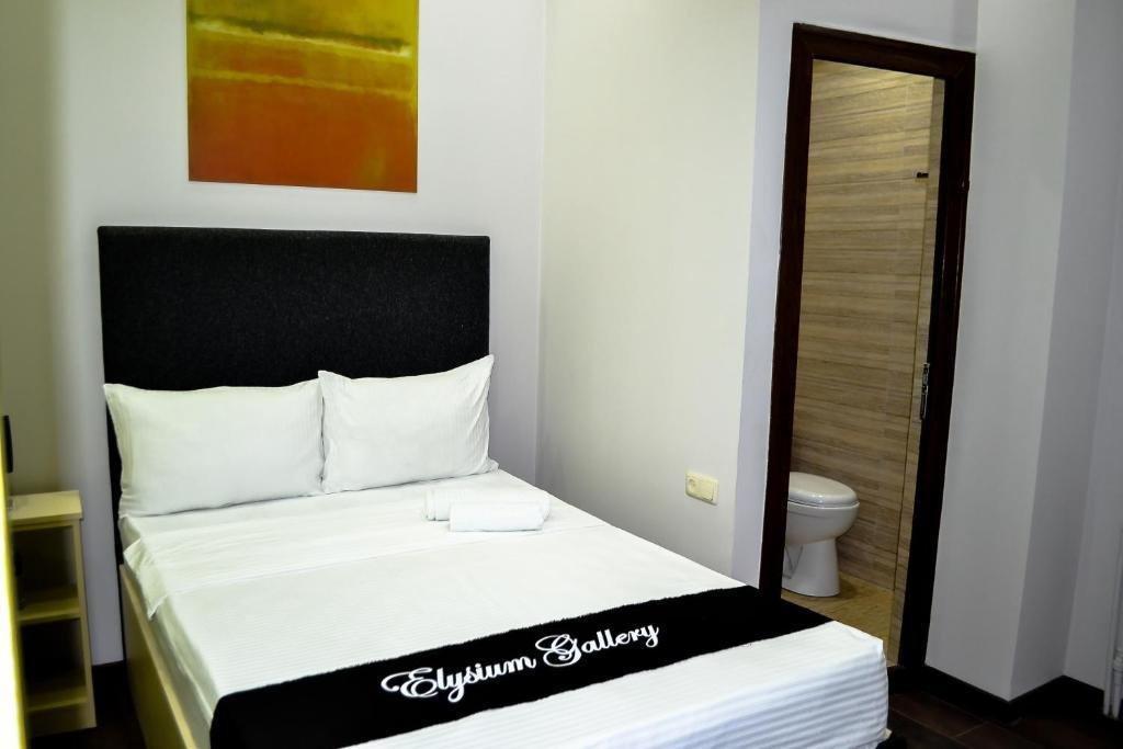 Elysium Gallery Hotel เยเรวาน ภายนอก รูปภาพ
